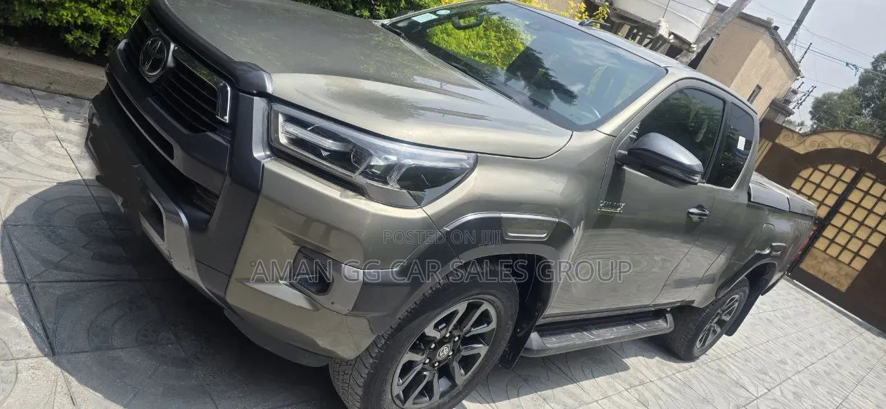 Toyota Hilux 2021 Gray