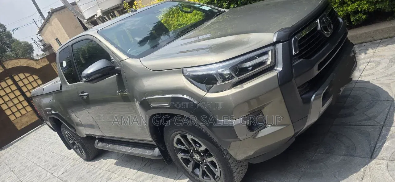 Toyota Hilux 2021 Gray