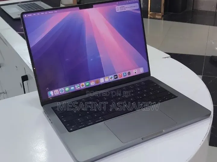 New Laptop Apple MacBook Pro 2021 M1 16GB Intel Core i5 SSD 1T
