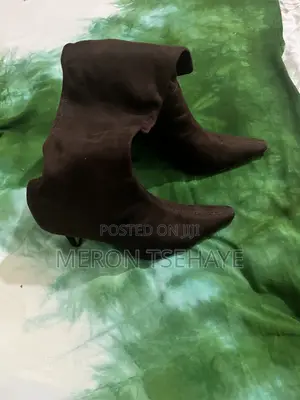 Women's Knee-High Slightly Used Boots - 37