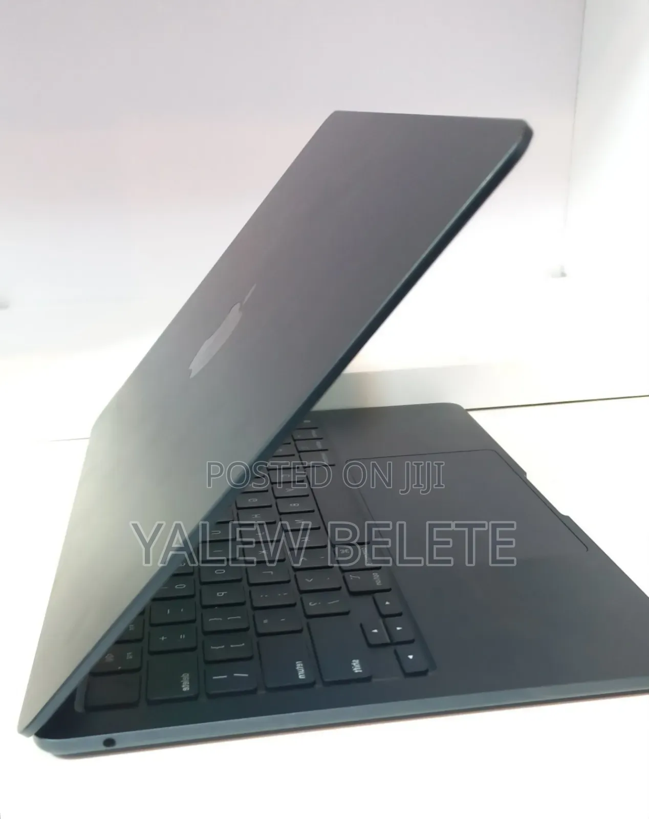New Laptop Apple MacBook Air 2022 M2 8GB Apple M2 SSD 256GB