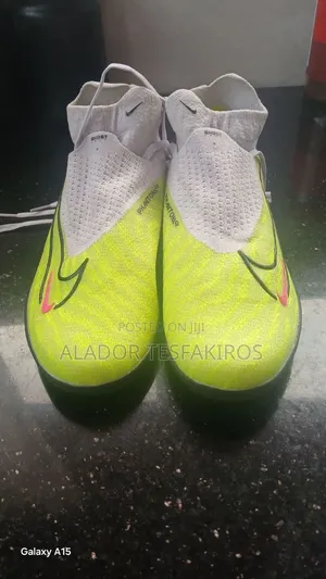 Sport Shoe (ታኬታ)