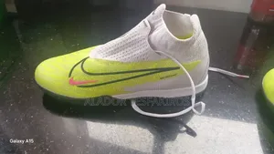Sport Shoe (ታኬታ)