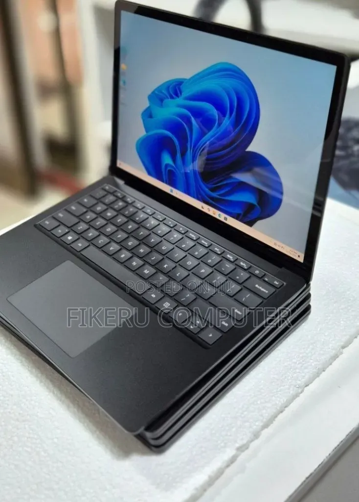 New Laptop Microsoft Surface Laptop 3 16GB Intel Core i7 SSD 256GB