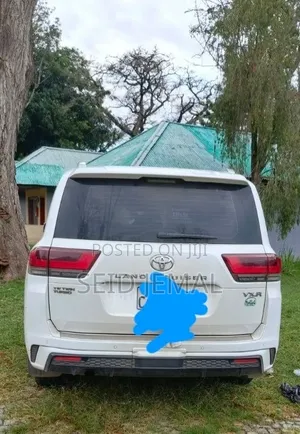 Toyota Land Cruiser 2023 White