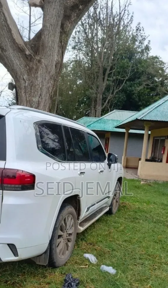 Toyota Land Cruiser 2023 White