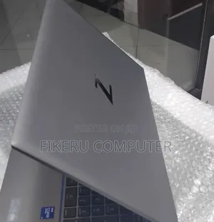 New Laptop HP ZBook Firefly G8 16GB Intel Core i7 SSD 512GB