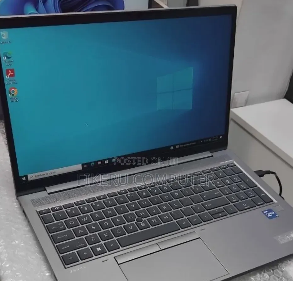 New Laptop HP ZBook Firefly G8 16GB Intel Core i7 SSD 512GB
