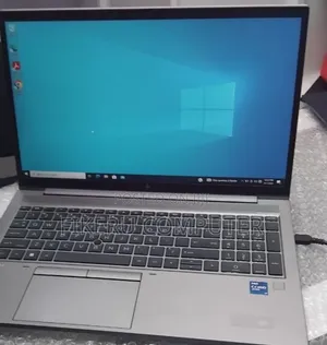 New Laptop HP ZBook Firefly G8 16GB Intel Core i7 SSD 512GB