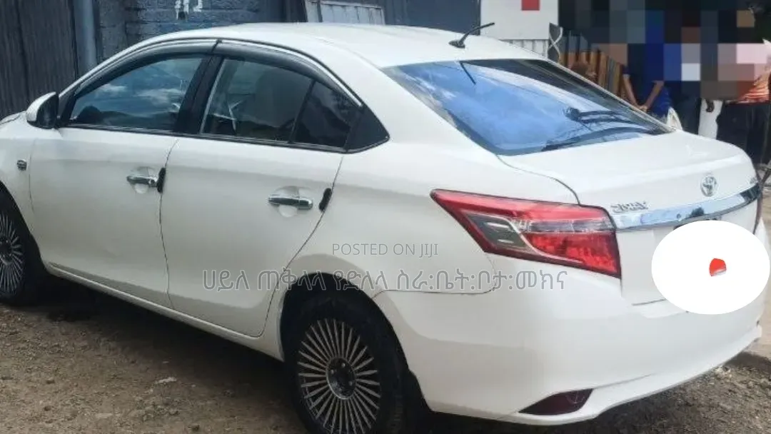 Toyota Yaris 2013 White
