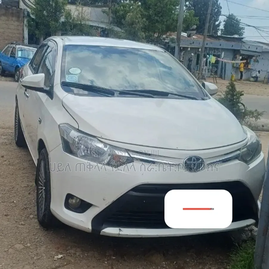 Toyota Yaris 2013 White
