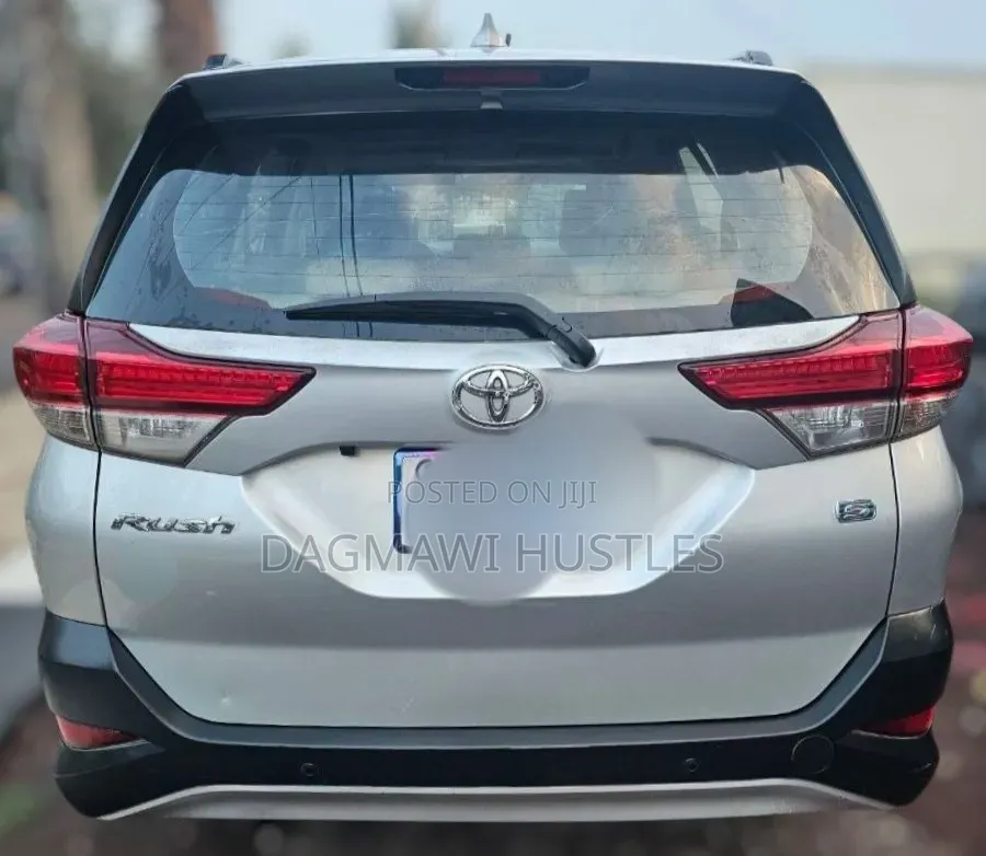Toyota Rush 2022 Silver