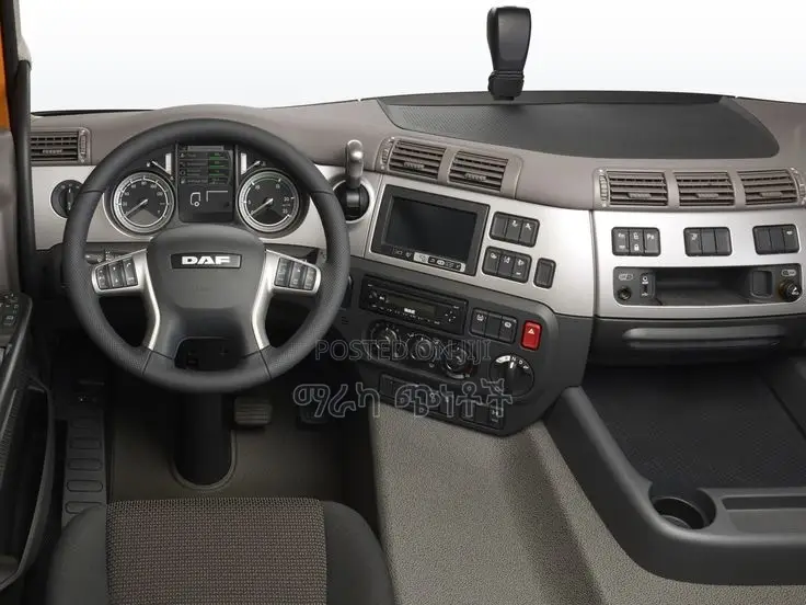 የአውሮፓ Daf Cf የጭነት መኪና ከ Koegel ተሳቢ ጋር