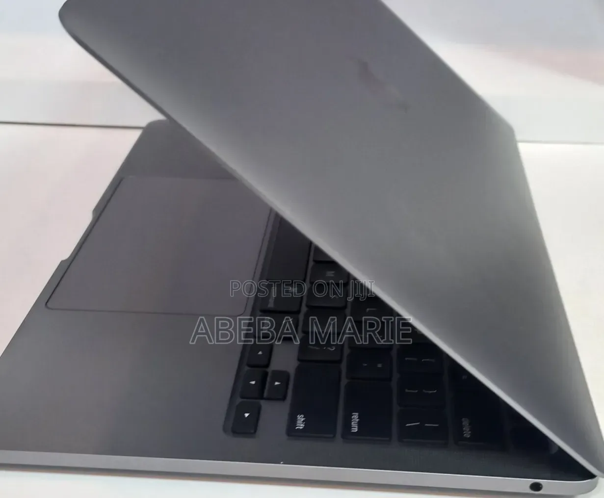 New Laptop Apple MacBook Pro 2020 M1 8GB Apple M1 SSD 256GB