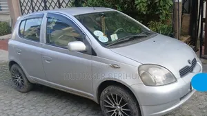 Toyota Vitz 2000 Silver