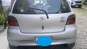 Toyota Vitz 2000 Silver