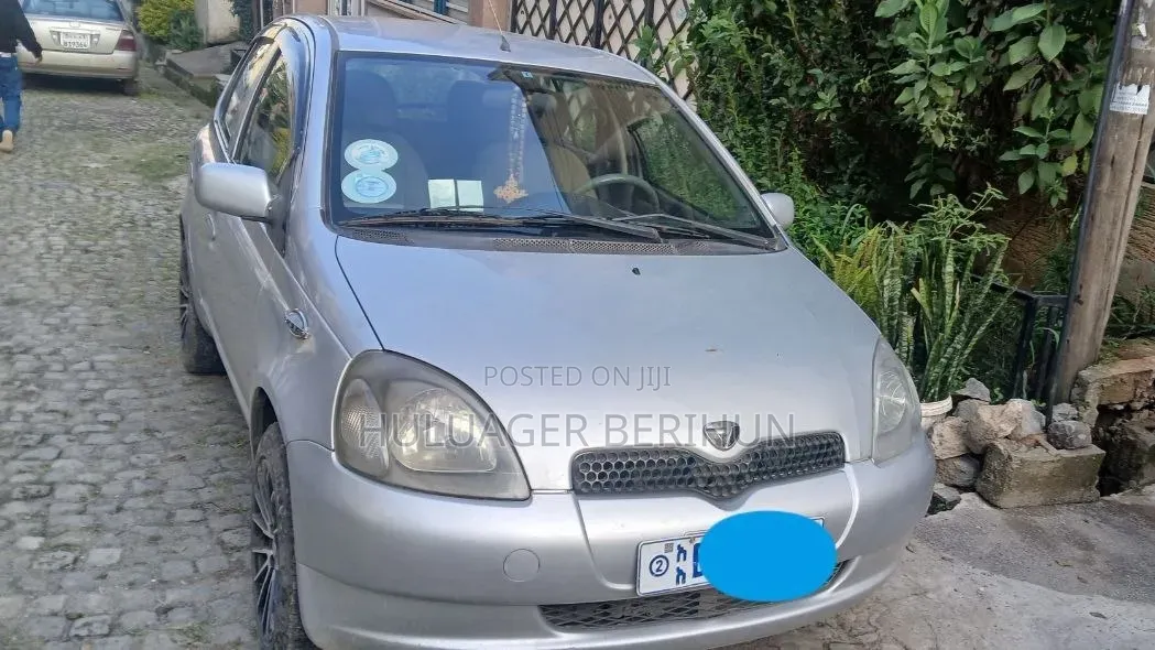 Toyota Vitz 2000 Silver