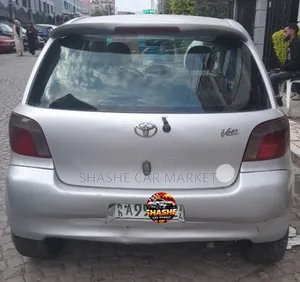 Toyota Vitz 2001 Silver