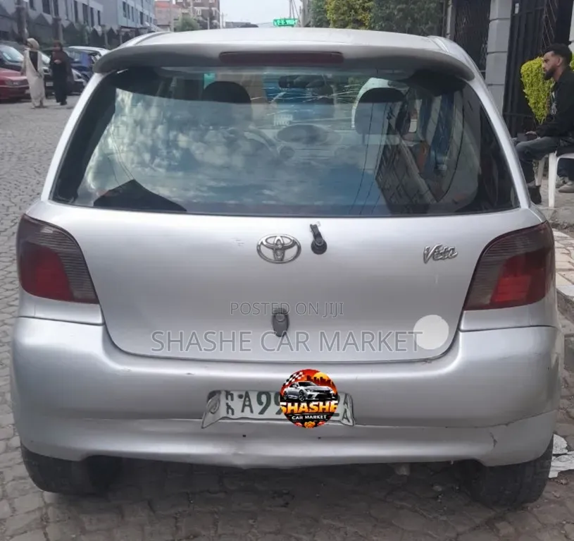 Toyota Vitz 2001 Silver