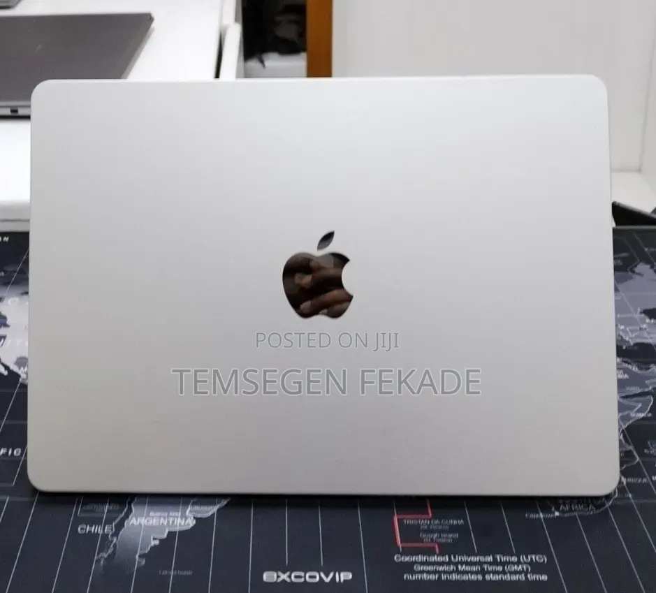 New Laptop Apple MacBook Air 2022 M2 8GB Apple M2 SSD 256GB