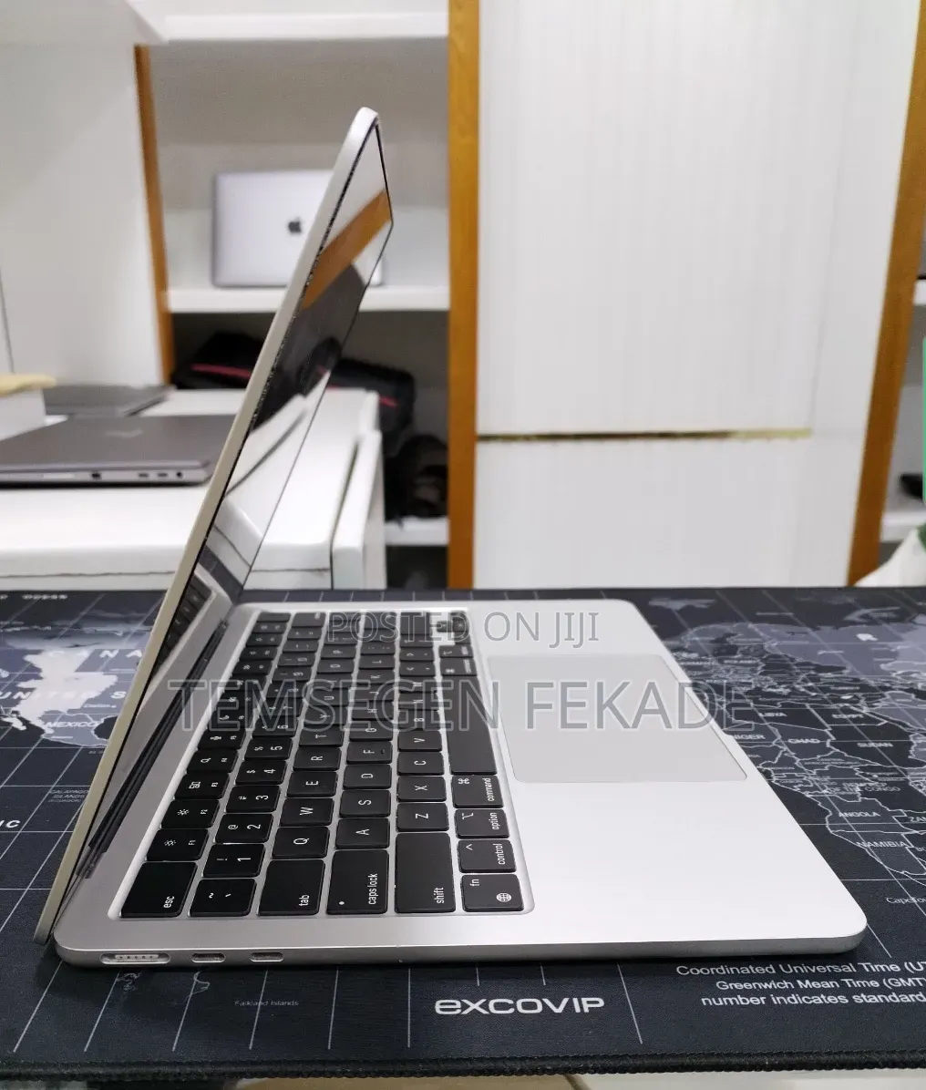 New Laptop Apple MacBook Air 2022 M2 8GB Apple M2 SSD 256GB