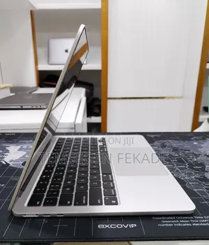 New Laptop Apple MacBook Air 2022 M2 8GB Apple M2 SSD 256GB