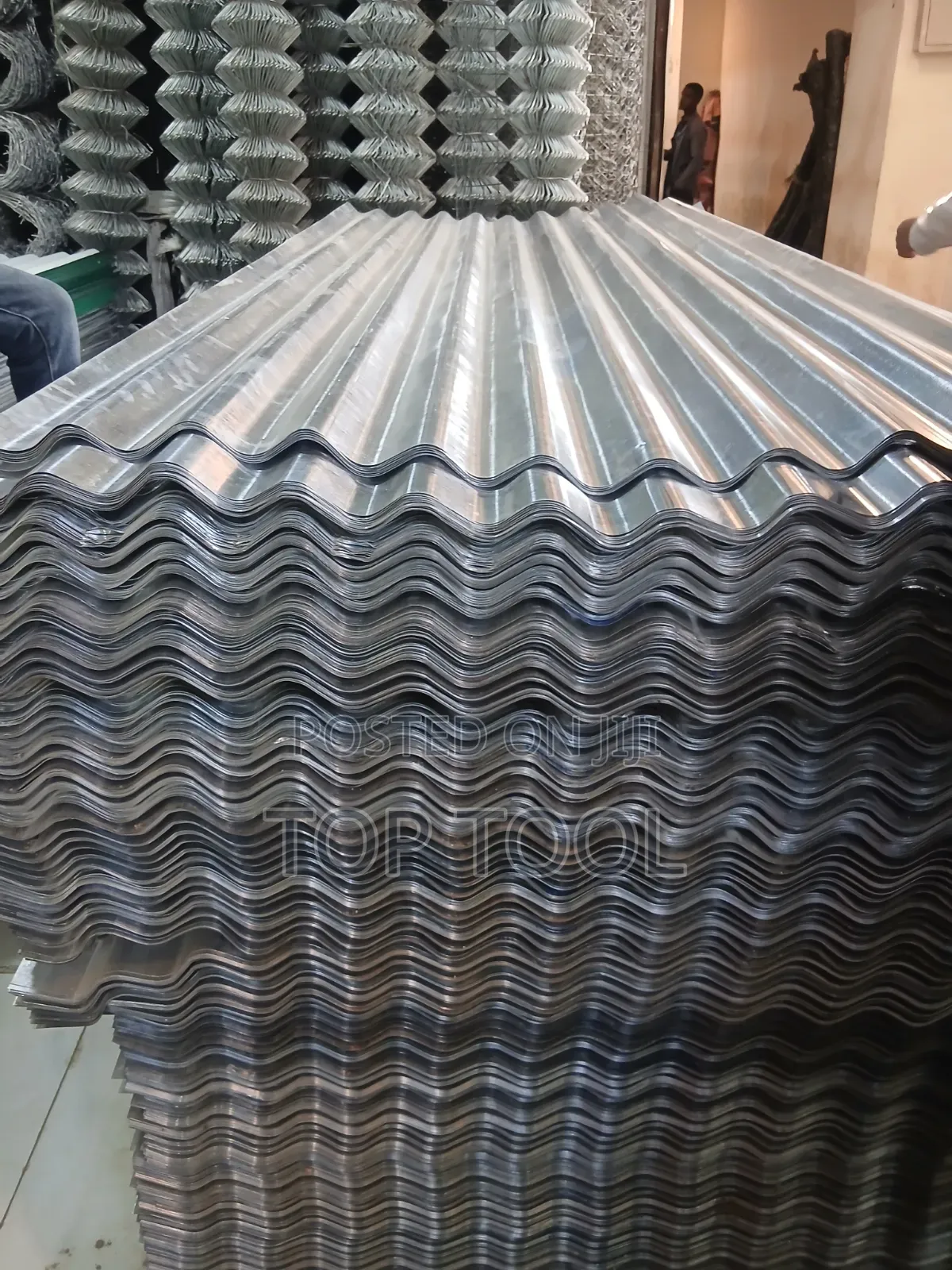 Corrugated) ጋልቫናይዝድ ብረት ሳህኖች በግንባታ ላይ በተለምዶ ለጣሪያ እና ለግድግዳ መሸፈኛ የሚያገለግሉ