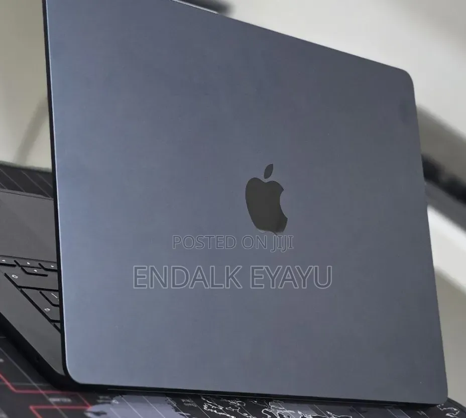 New Laptop Apple MacBook Air 2025 M4 16GB Apple M4 SSD 256GB
