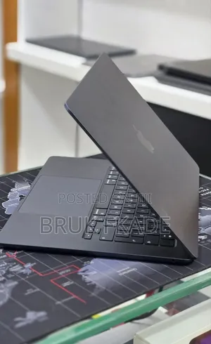 New Laptop Apple MacBook Air 2025 M4 16GB Apple M2 SSD 256GB