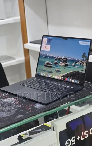 New Laptop Apple MacBook Air 2025 M4 16GB Apple M2 SSD 256GB
