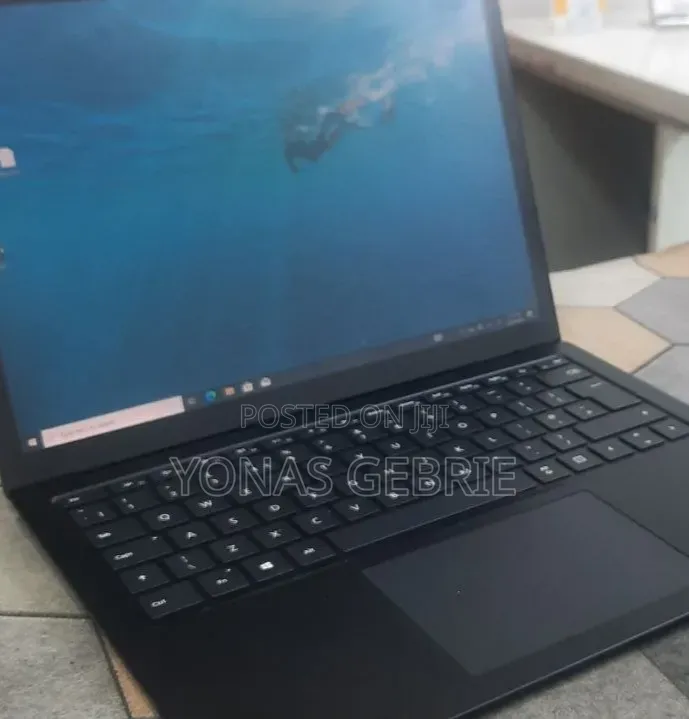 New Laptop Microsoft Surface 16GB Intel Core i7 SSD 512GB