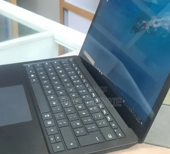 New Laptop Microsoft Surface 16GB Intel Core i7 SSD 512GB