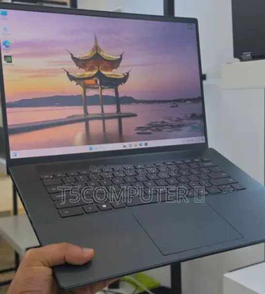 New Laptop Dell Inspiron 15 16GB Intel Core i7 SSD 512GB
