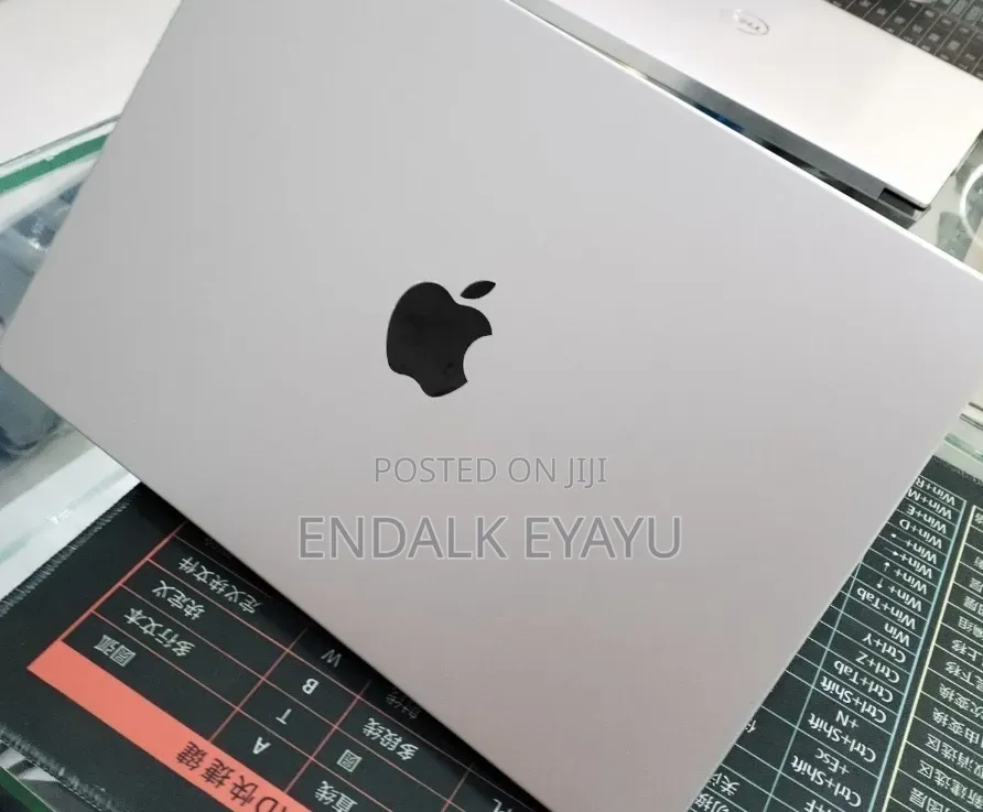 New Laptop Apple MacBook Pro 2025 M5 16GB Apple M5 Pro SSD 512GB