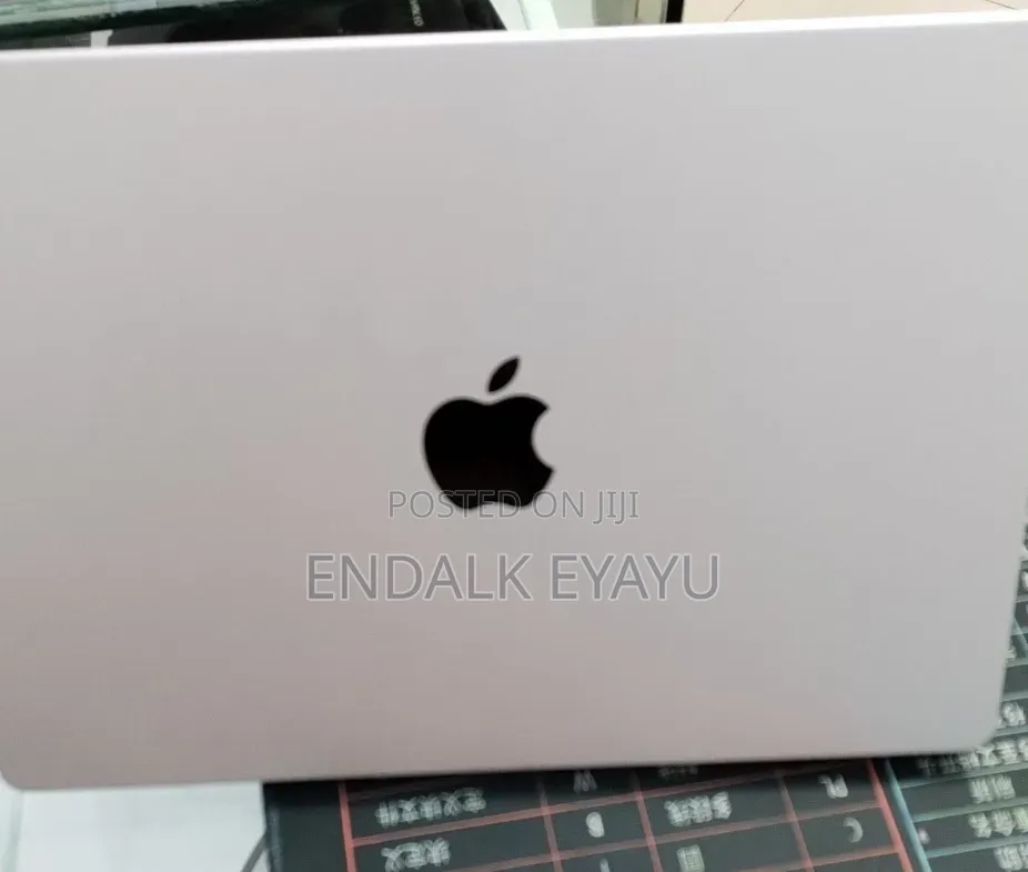 New Laptop Apple MacBook Pro 2025 M5 16GB Apple M5 Pro SSD 512GB