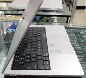 New Laptop Apple MacBook Pro 2025 M5 16GB Apple M5 Pro SSD 512GB