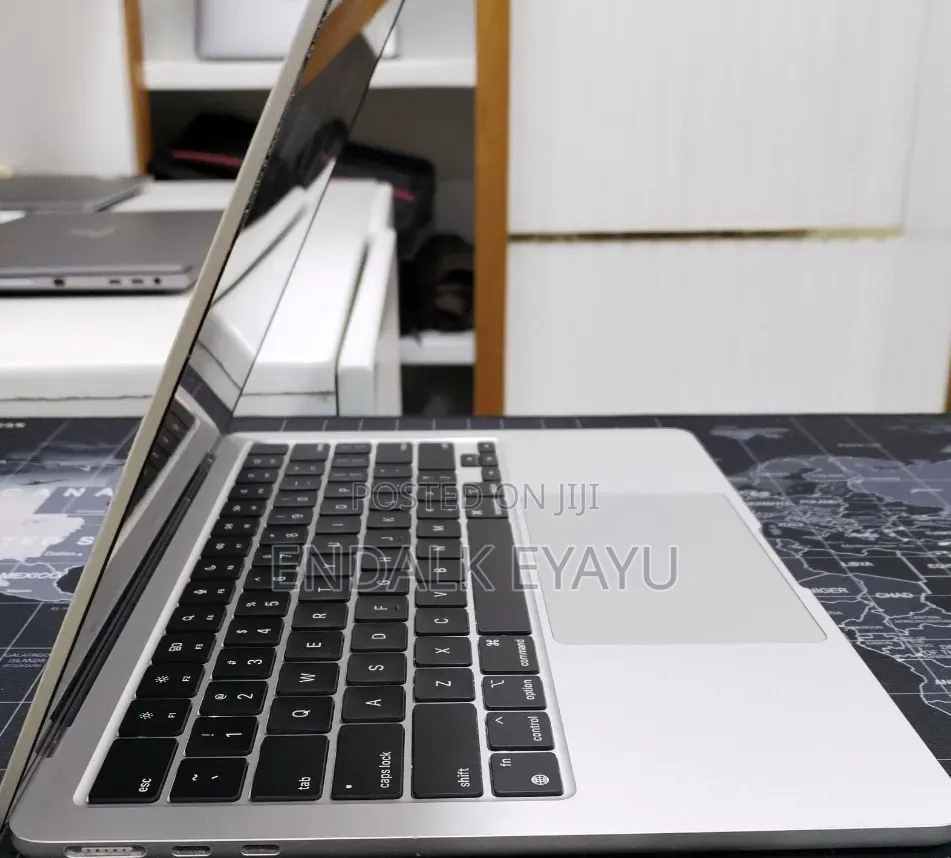 New Laptop Apple MacBook Air 2022 M2 16GB Apple M2 SSD 256GB