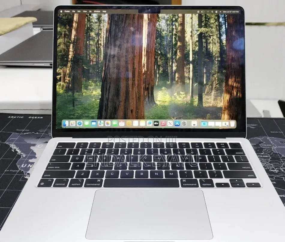 New Laptop Apple MacBook Air 2022 M2 16GB Apple M2 SSD 256GB