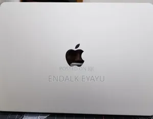 New Laptop Apple MacBook Air 2022 M2 16GB Apple M2 SSD 256GB