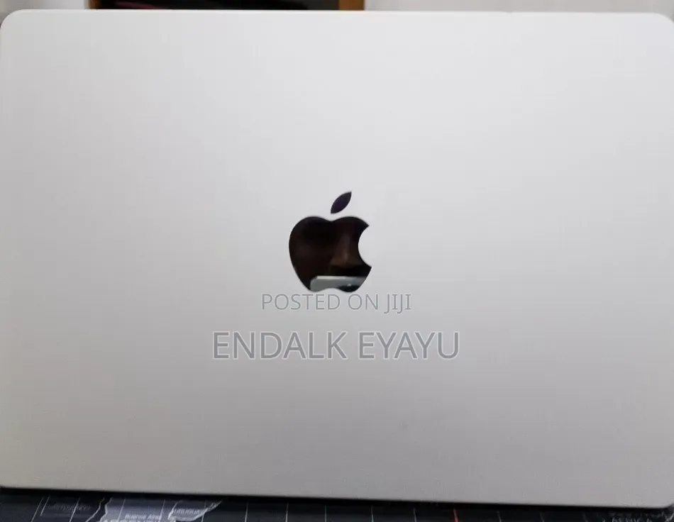 New Laptop Apple MacBook Air 2022 M2 16GB Apple M2 SSD 256GB