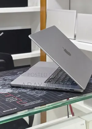 New Laptop Apple MacBook Pro 2019 16GB Apple M1 Max SSD 1T