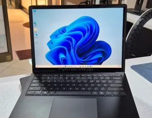 New Laptop Microsoft Surface 16GB Intel Core i7 SSD 256GB