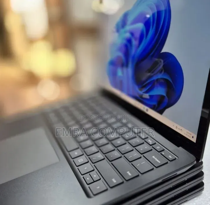 New Laptop Microsoft Surface 16GB Intel Core i7 SSD 256GB