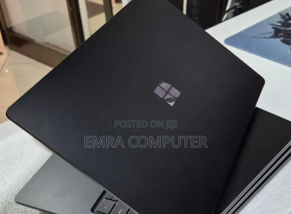New Laptop Microsoft Surface 16GB Intel Core i7 SSD 256GB