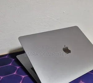 New Laptop Apple MacBook Pro 2017 8GB Intel Core i5 SSD 256GB