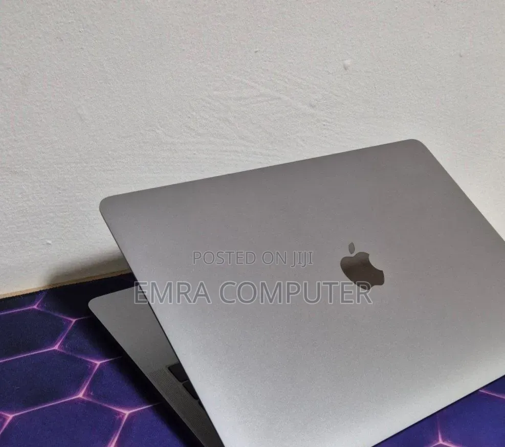 New Laptop Apple MacBook Pro 2017 8GB Intel Core i5 SSD 256GB