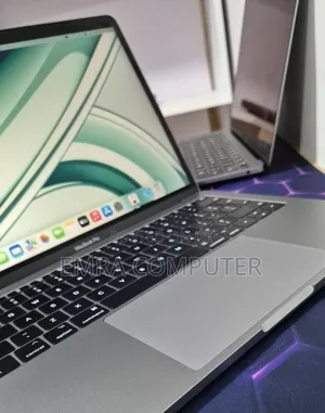 New Laptop Apple MacBook Pro 2017 8GB Intel Core i5 SSD 256GB
