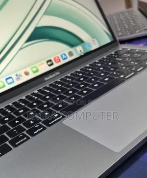 New Laptop Apple MacBook Pro 2017 8GB Intel Core i5 SSD 256GB