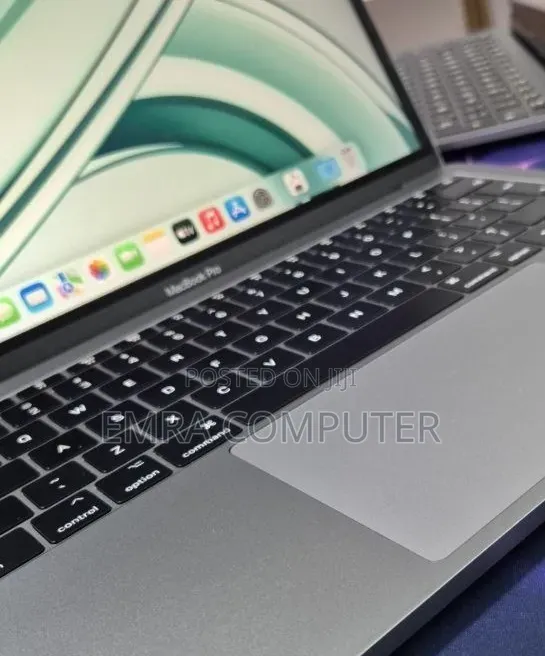 New Laptop Apple MacBook Pro 2017 8GB Intel Core i5 SSD 256GB