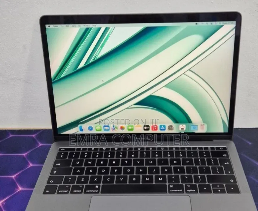 New Laptop Apple MacBook Pro 2017 8GB Intel Core i5 SSD 256GB